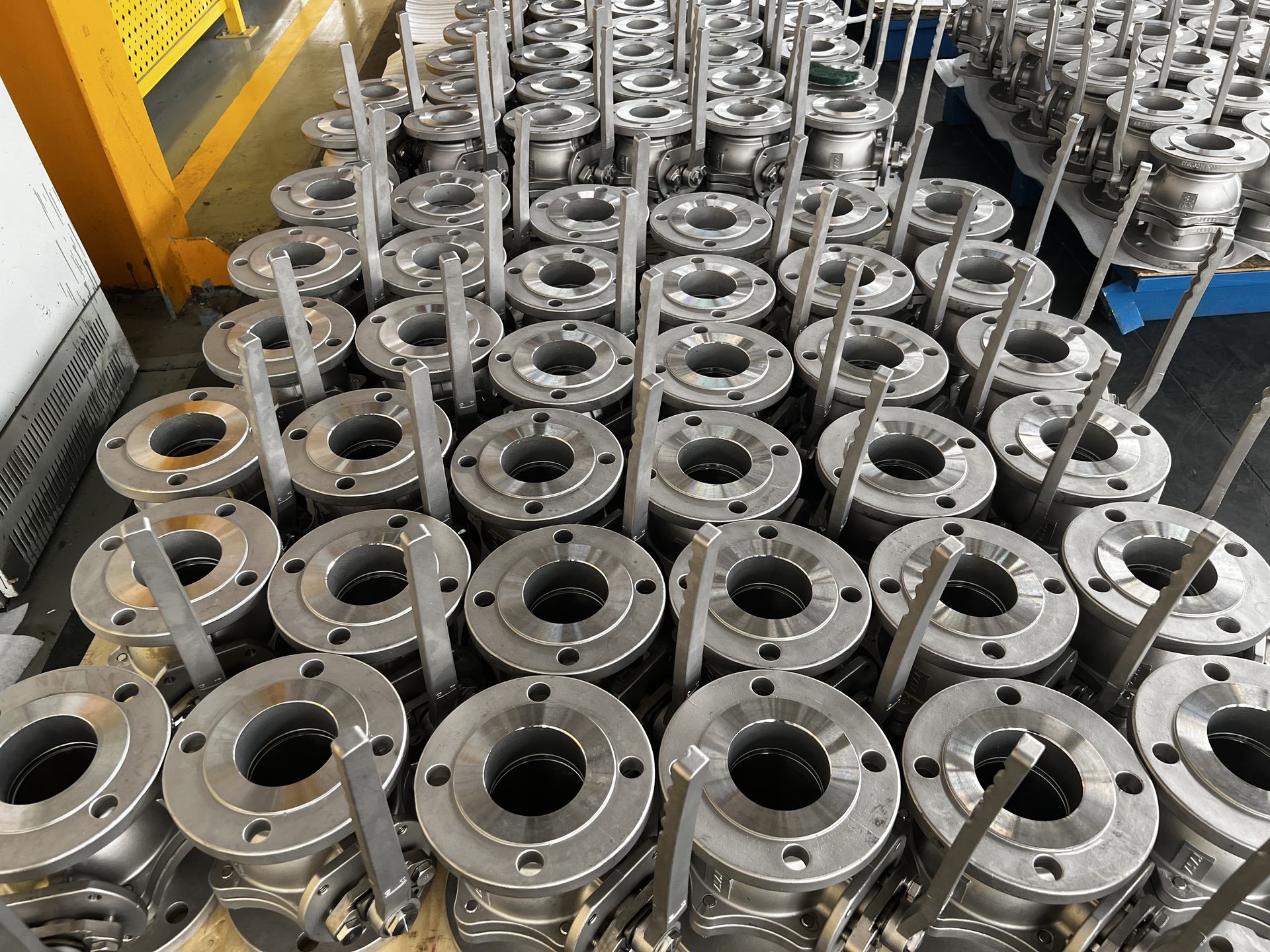 Industrial valves in the KATA production facility